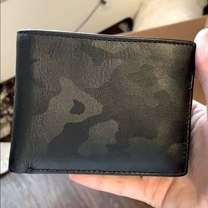 Roots Men’s Wallet